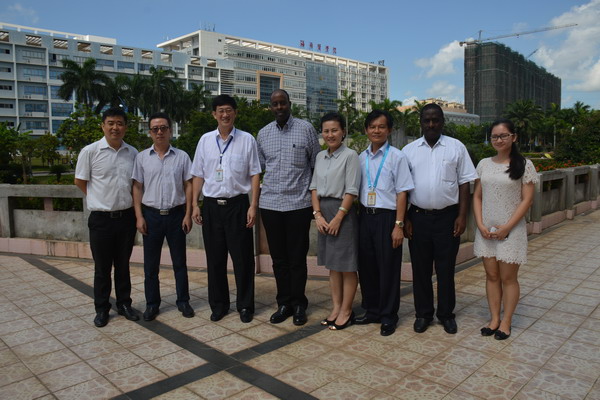1467258563116538.jpg 双方合影_缩小大小.JPG