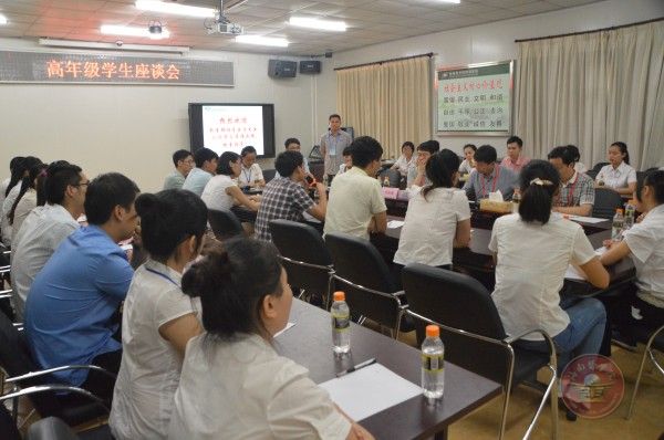 高年级学生座谈会.jpg
