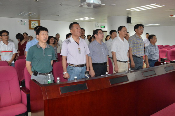 1467084954741394.jpg 出席会议的领导和代表高唱国歌_缩小大小.JPG