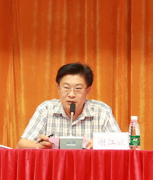 1466987380135115.jpg 谢江波副书记主持大会.jpg