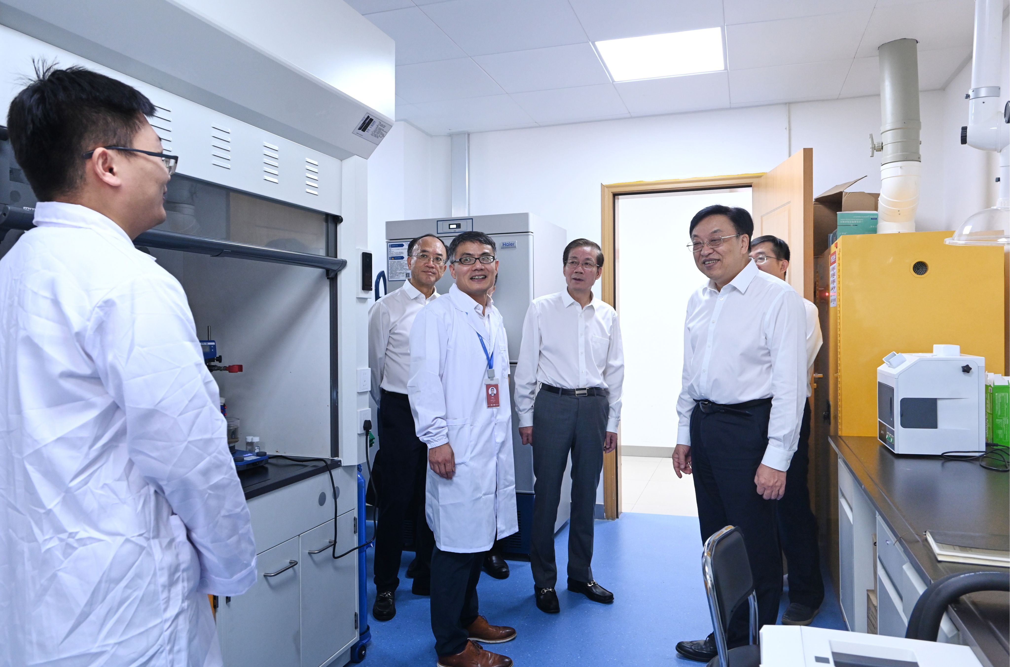 省委书记冯飞调研我校，强调以作风建设新成效开创改革发展新局面