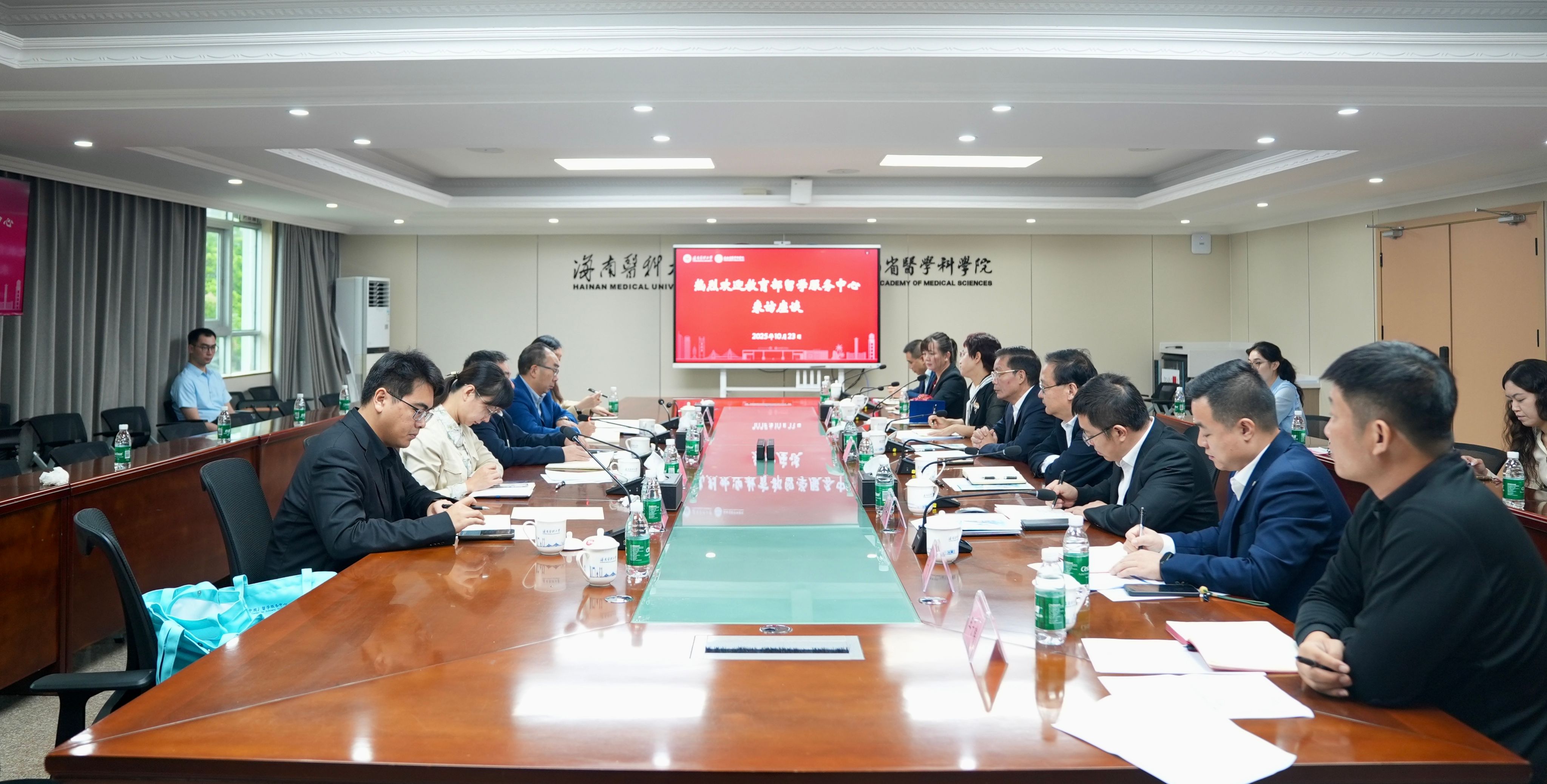 中国（教育部）留学服务中心王大泉一行访问我校