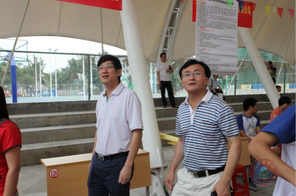 陈志斌副院长查看招聘会现场.jpg