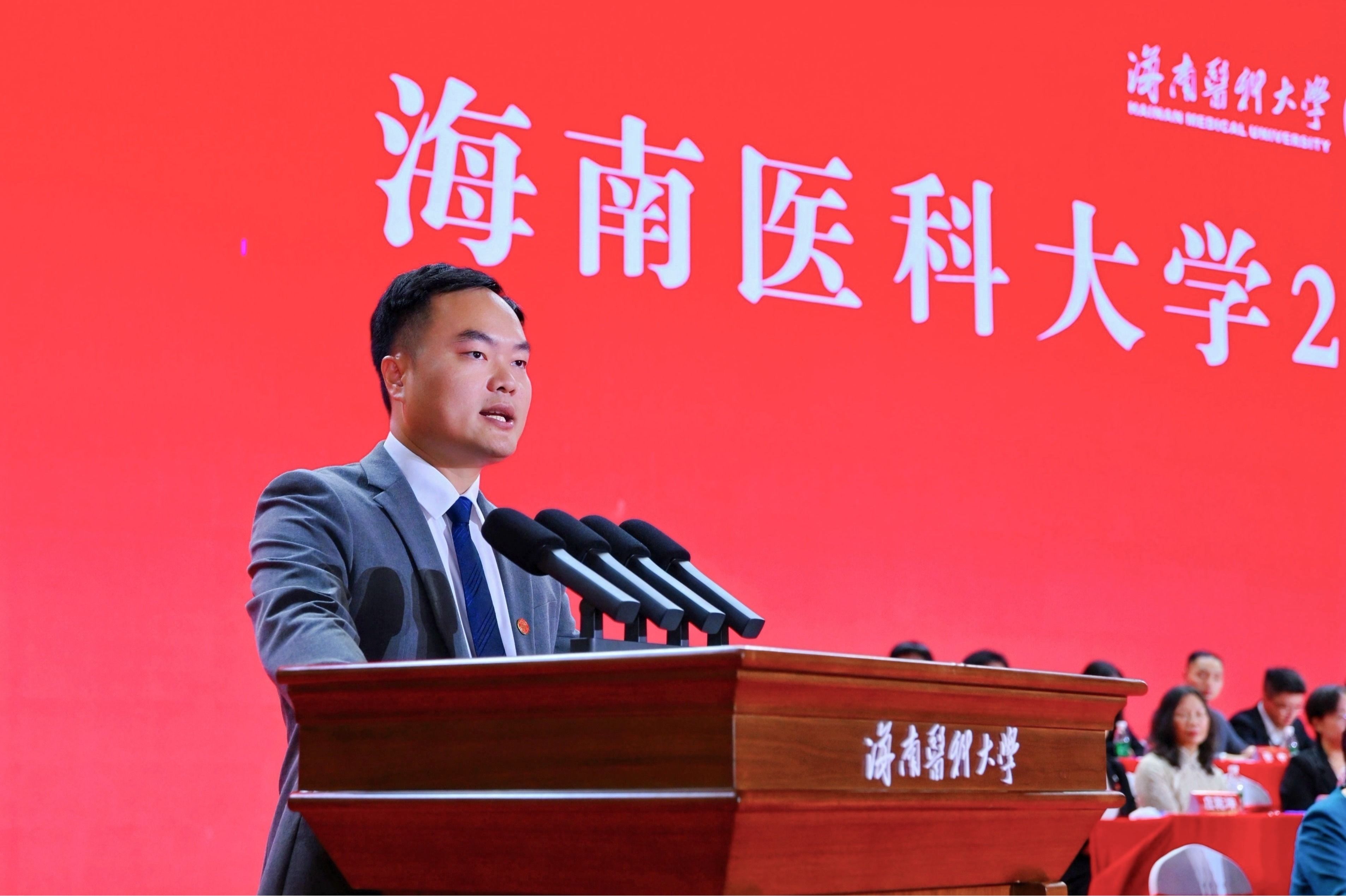 李东伟.jpg 李东伟.jpg