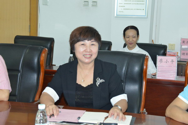 林英姿副院长主持签字仪式_缩小大小.JPG