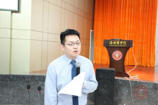 许志玮作讲座.jpg