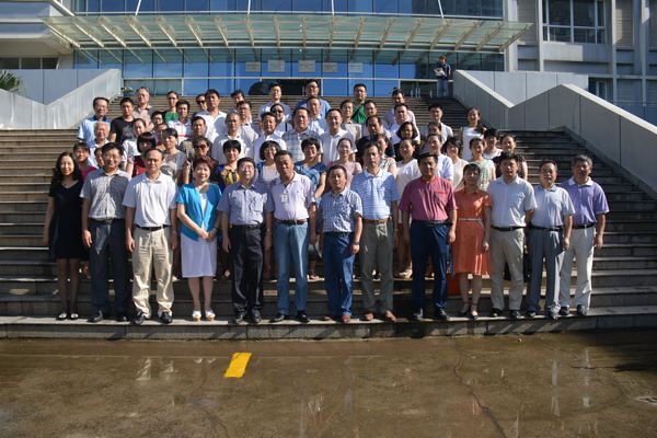 1467084800130502.jpg 王路副省长和学校主要领导亲切交谈 (2)_缩小大小.JPG