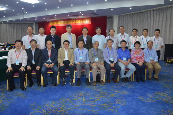 1450323992757359.jpg 参加咨询会的有关领导和专家学者合影_缩小大小.JPG