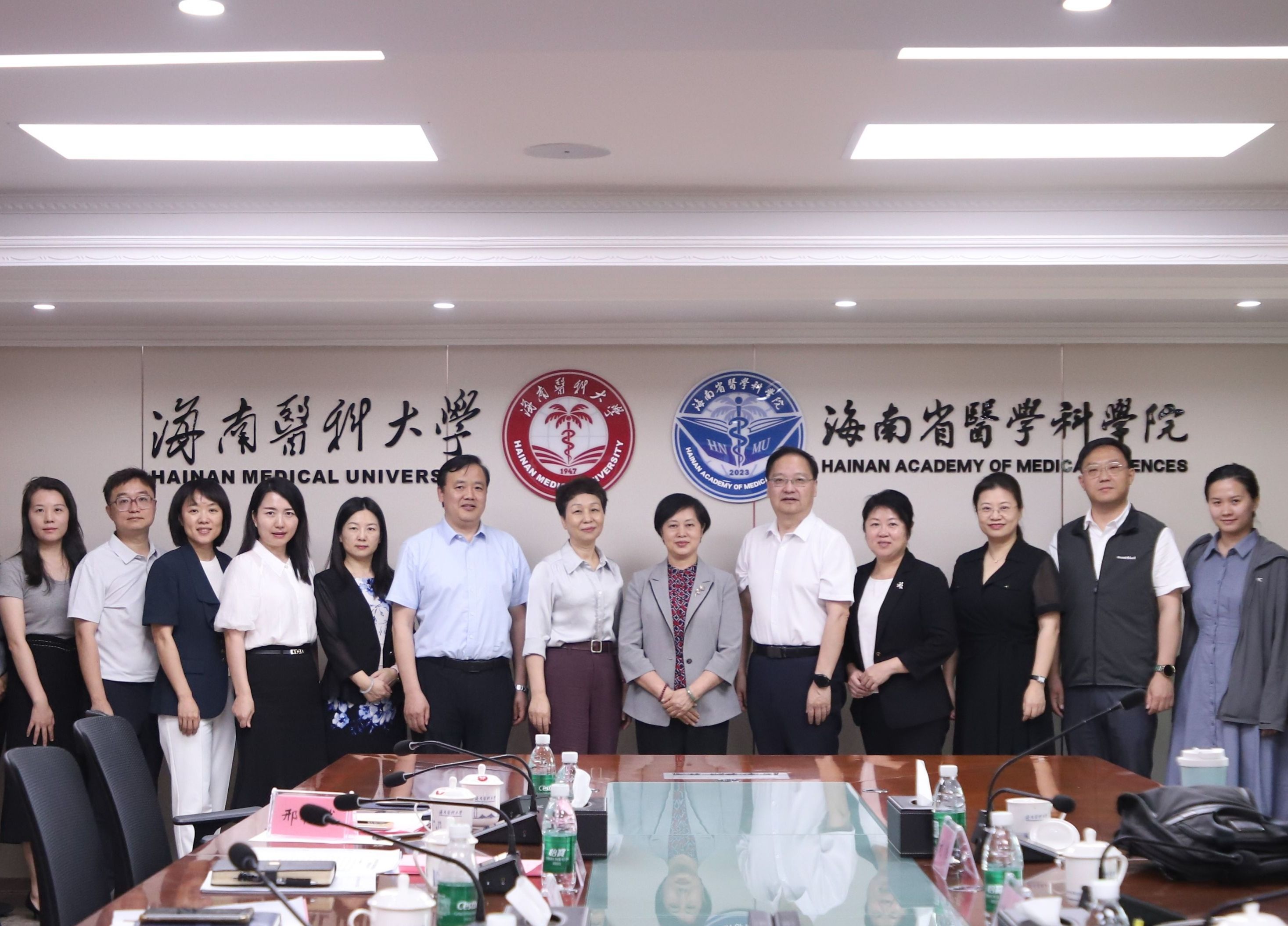 海南欧美同学会会长过建春一行到我校交流指导