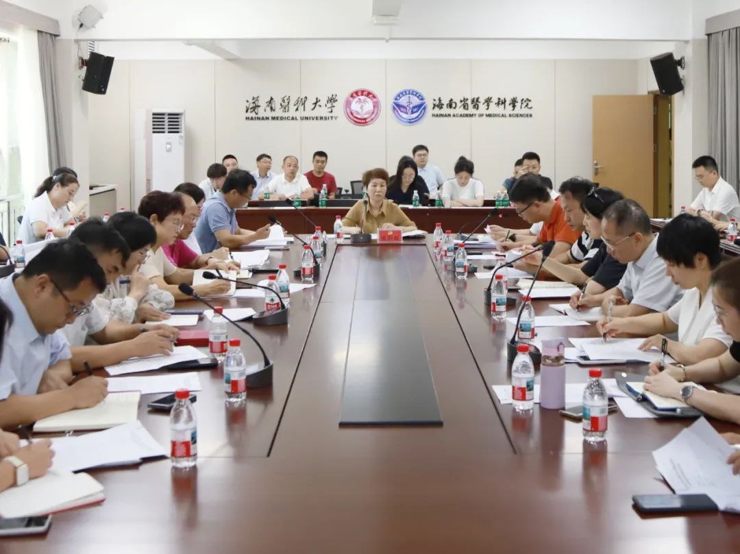 我校召开深入贯彻中央八项规定精神学习教育群众评估座谈会