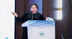 屏幕上的男人 AI 生成的内容可能不正确。