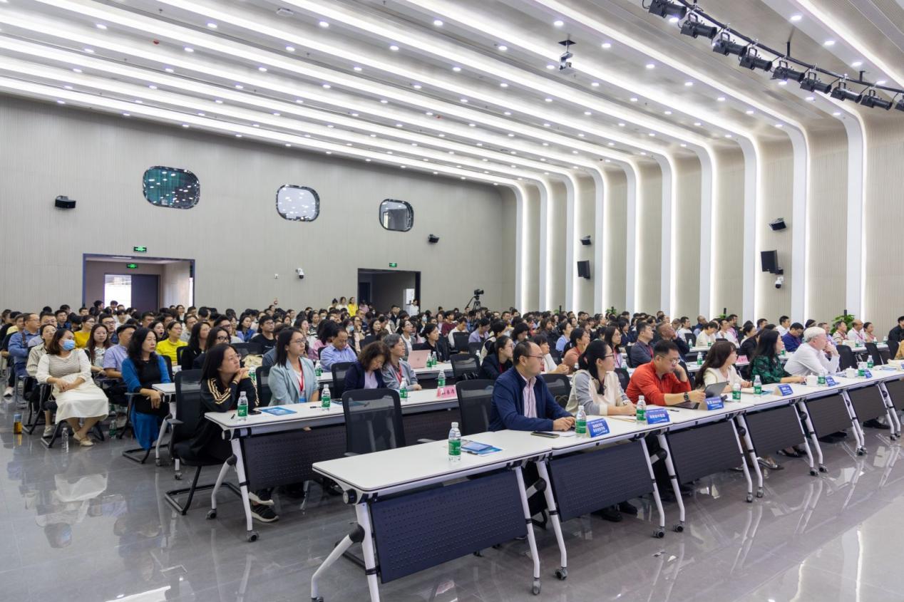 Cell Research及Cell Discovery主编李党生研究员到我校进行学术交流-新闻网