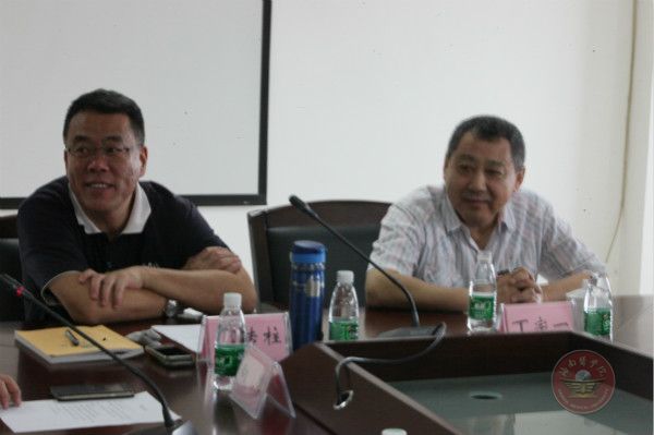 座谈会1.jpg